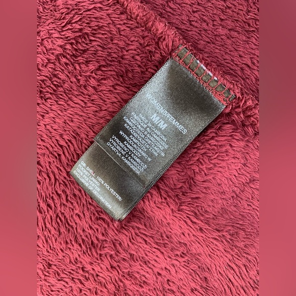 The North Face Women’s Size Medium Shadow Luxe Osito Fleece Jacket in Regal Red - Picture 8 of 11